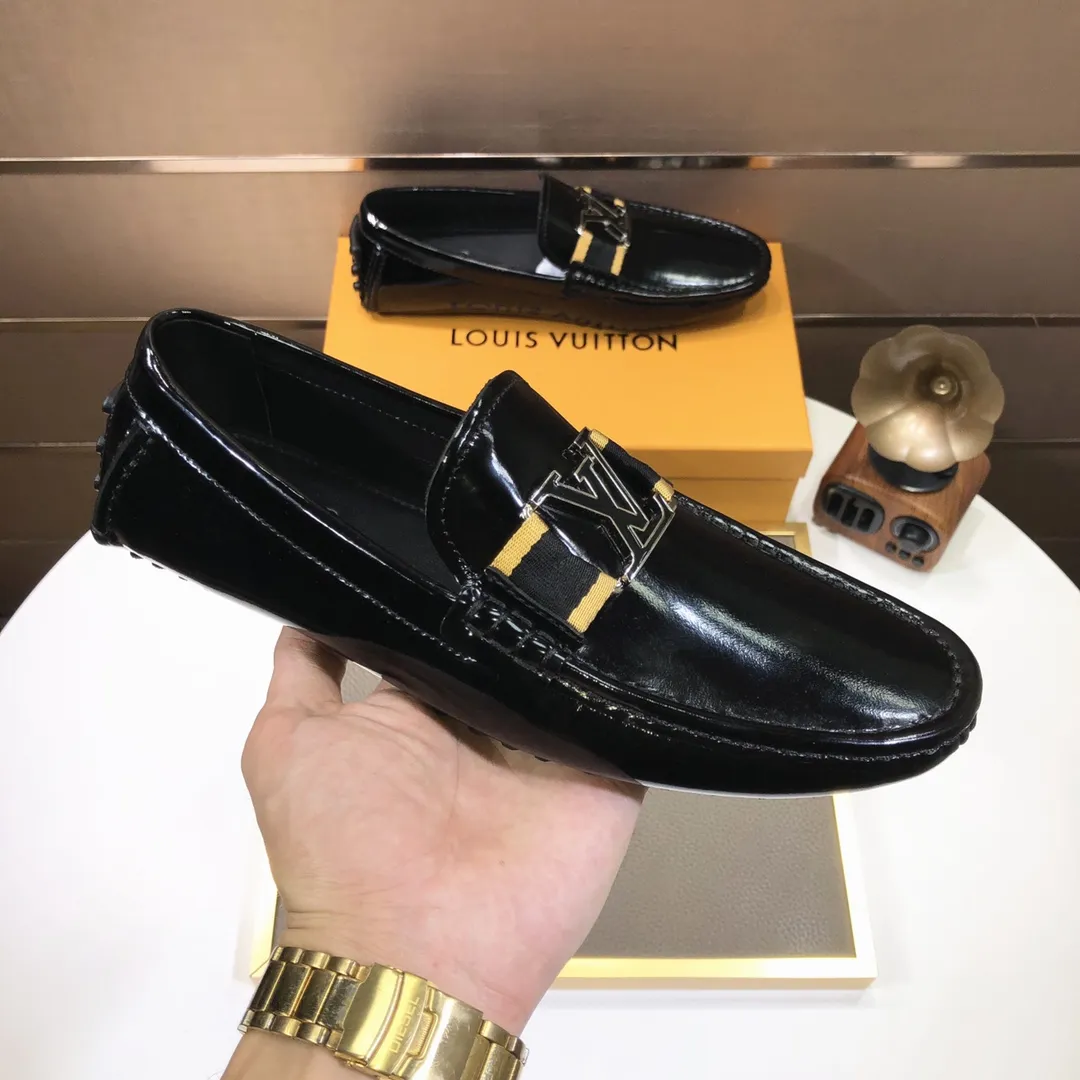 Men's men's shoes 💰420💰 [LV Doudou Shoes] (sheepskin lining) new model is on the market, available on the official website. The new Doudou shoes are processed into single-color materials, and the uppers are made of imported cowhide material. The body of the shoe is fully hemmed with mark thread, and is lined with imported original cowhide leather. The elegant shoe shape is super suitable for all-matching, and the size is 38-44.